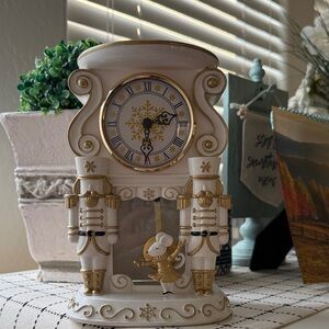Bath and body works nutcracker candle holder. BNWT 2024